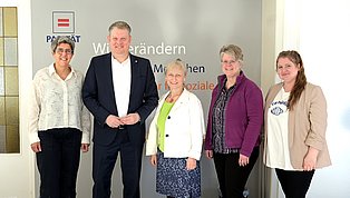 Landtagsabgeordneter Jörg Blöming im Gespräch mit Vertreterinnen der AGFW